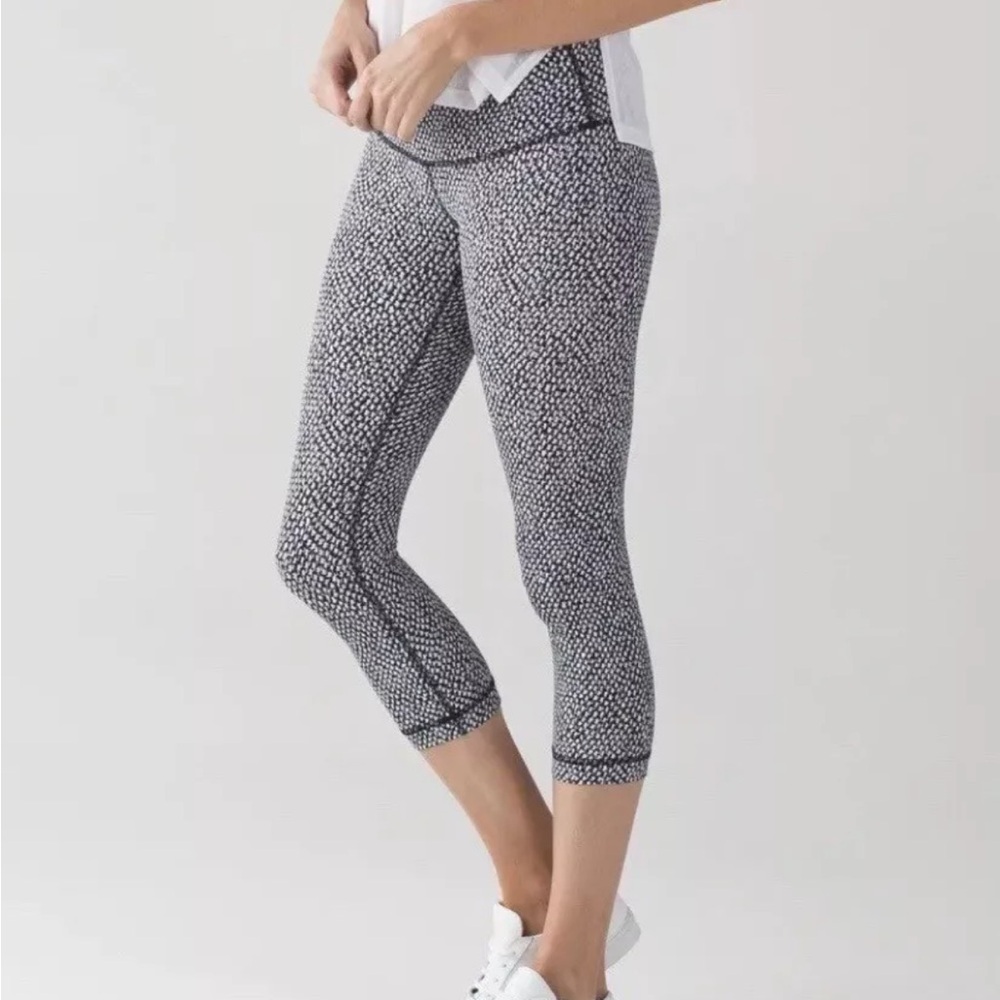 Lululemon Wunder Under Crop III Scatter Star Arctic Grey Black Size 8